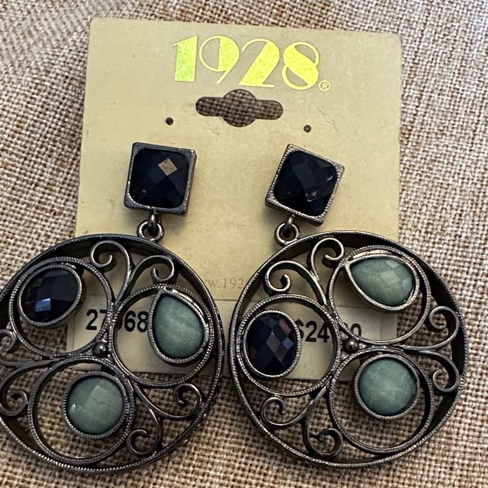 1928 Women's Black and Green Filigree Earrings